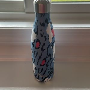 Swell 17 oz Bottle. Brand New in box. Blue/black leopard print